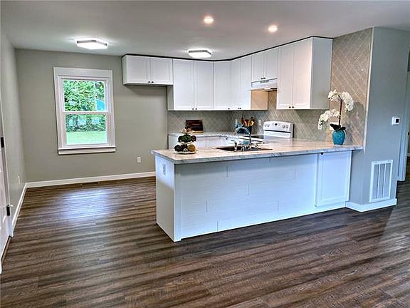 3rd image of 3923 S Fork Ct