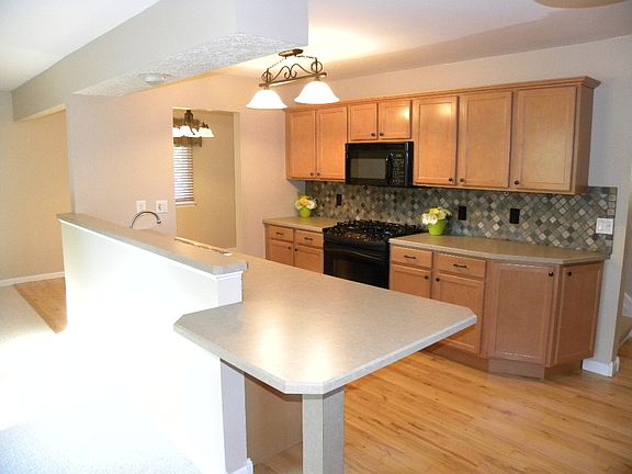 5th image of 455 Wellington Dr