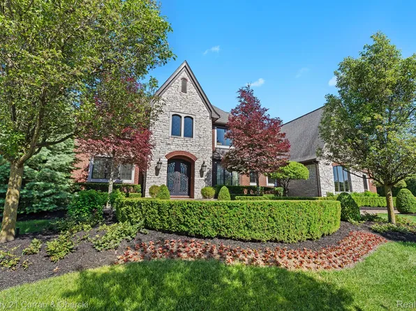 20892 Richmond Dr, Northville, MI 48167