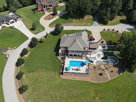 3rd image of 8212 Houdan Way