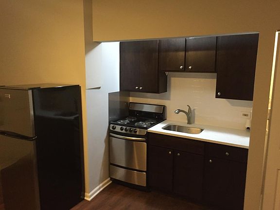 3rd image of 1627 N Humboldt Blvd APT 1B