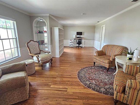 4th image of 184 Lake Otis Rd