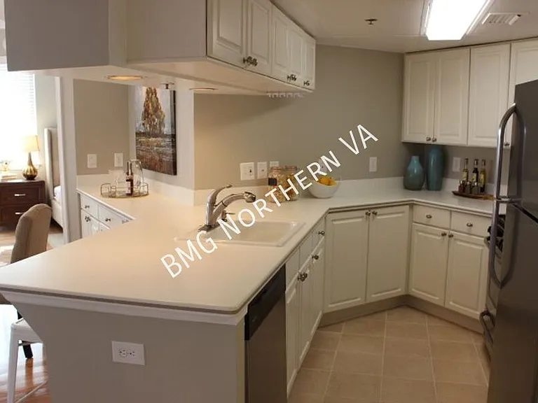 1276 N Wayne St #909 — Photo 5