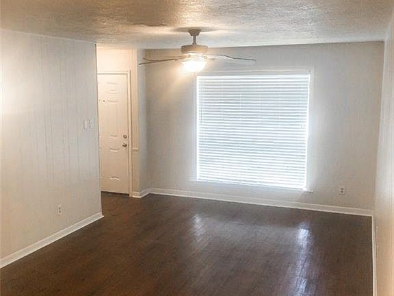 3rd image of 1220 Airline Dr #1220