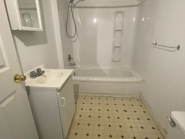 429 Wellington St E #2 — Photo 6