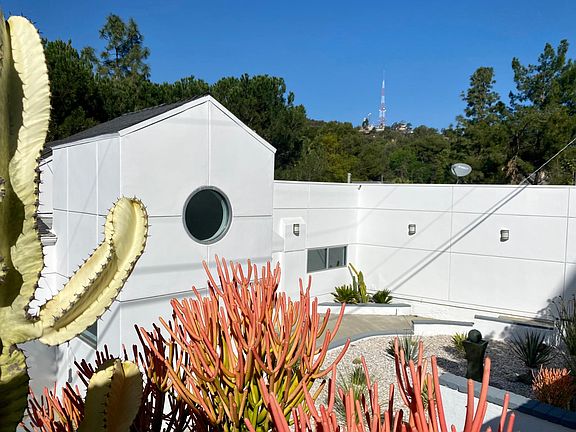 4th image of 8758 Skyline Dr