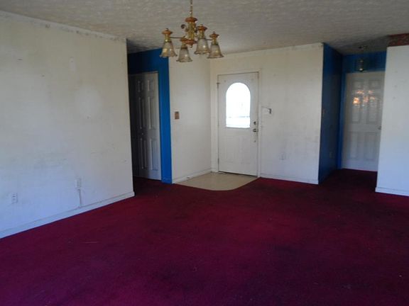 3rd image of 1040 SE Pleasant Knoll Ln