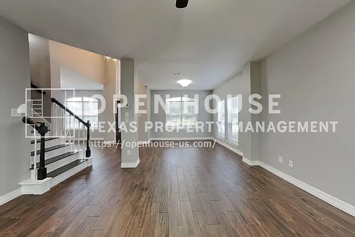 3 bed, 2.5 bath, 2382 sqft, $2,200 — Photo 4