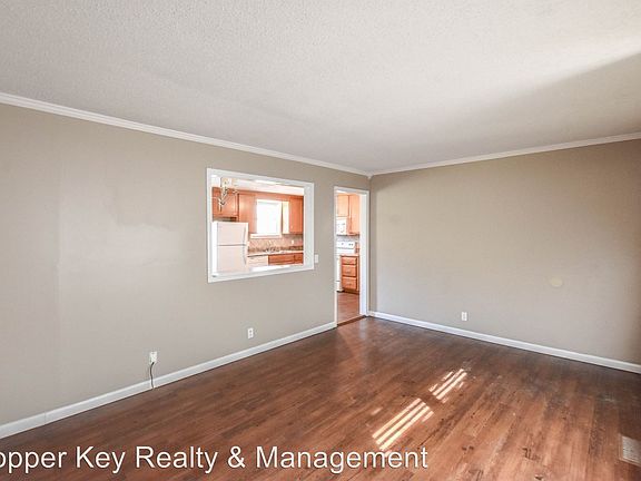 2nd image of 803 Lutz Ln
