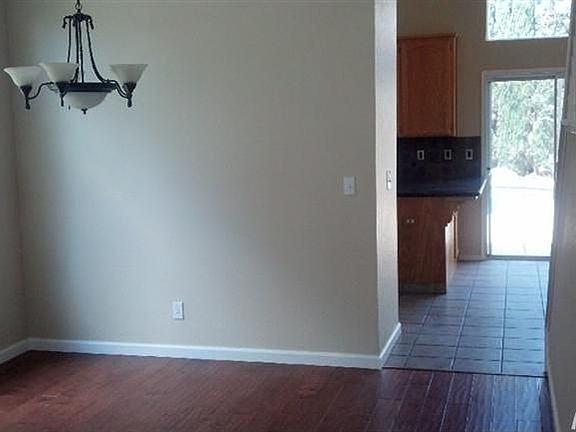 4th image of 990 Kathy St