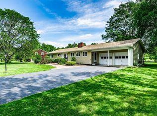 7664 Berkshire Pkwy, Manlius, NY 13104