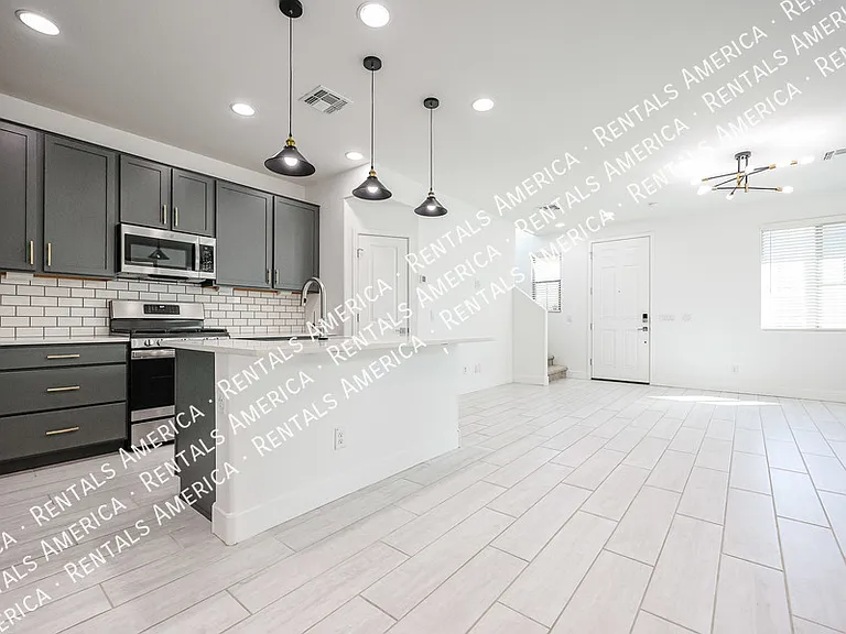 1656 S 83rd Way — Photo 7