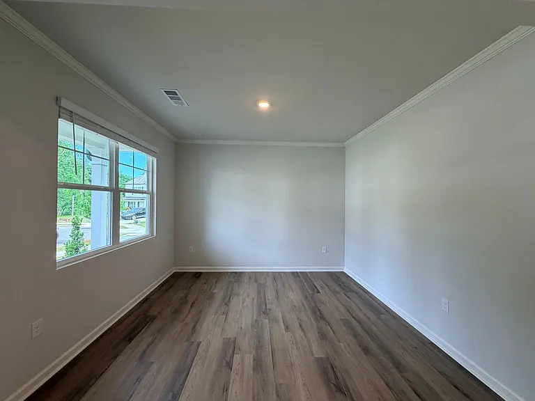 127 Biltmore Pl — Photo 2