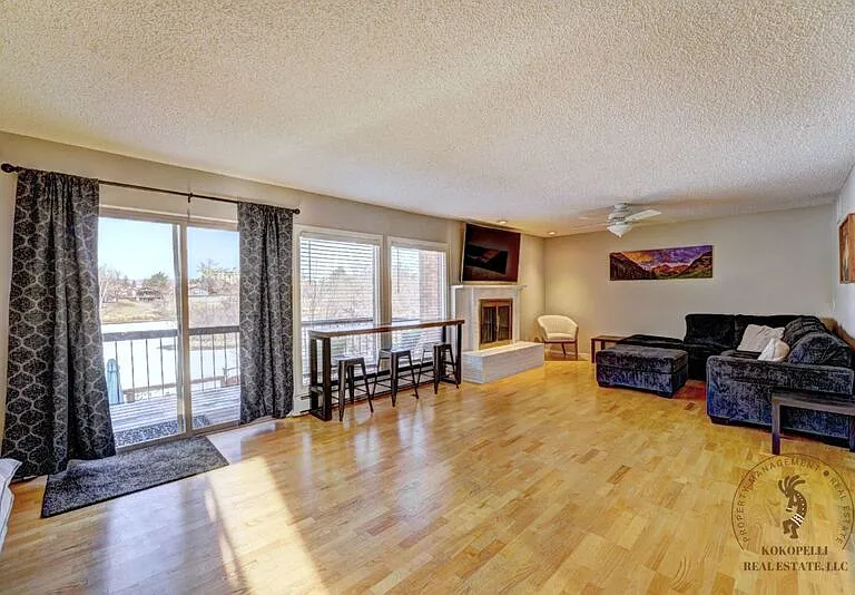 1020 Lakeside Ct #1 — Photo 1