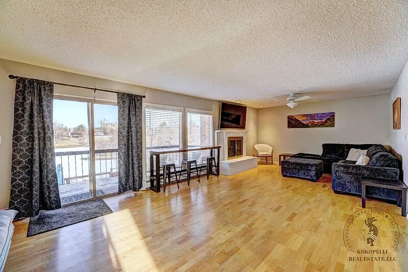 1020 Lakeside Ct #1