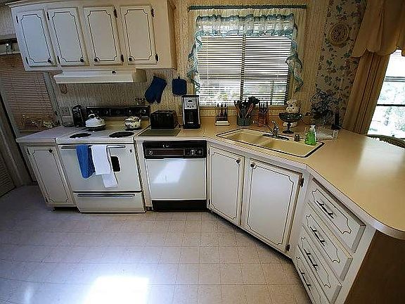 3rd image of 496 Archer Ln