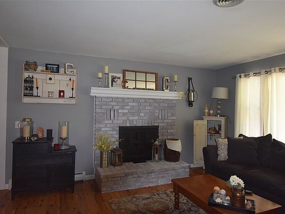3rd image of 4 Candleberry Dr