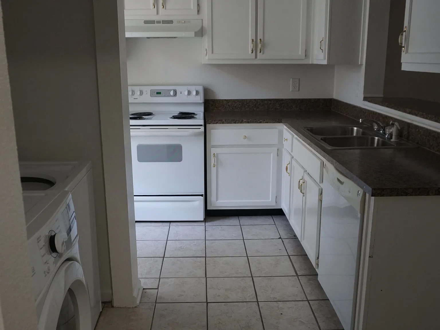 2 bed, 1.5 bath, 1232 sqft, $1,300 — Photo 4
