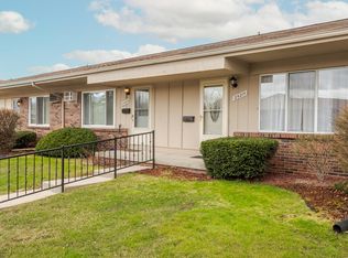 25211 Franklin Ter, South Lyon, MI 48178