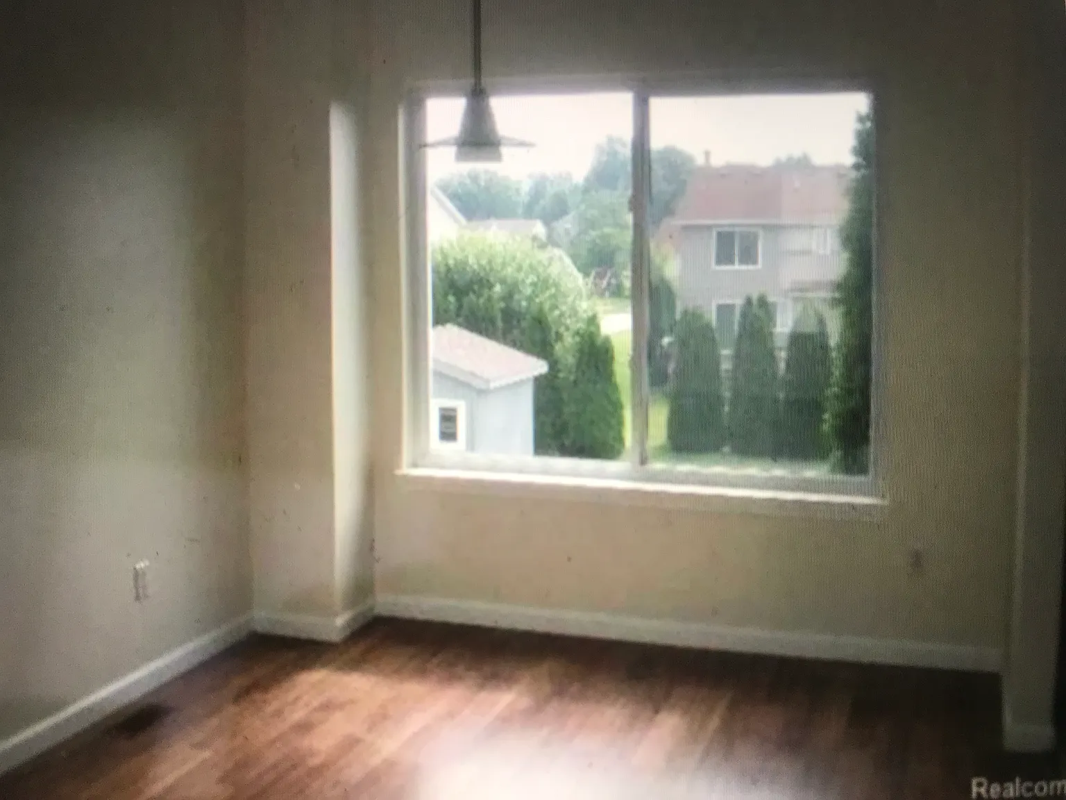 3 bed, 1380 sqft, $1,999 — Photo 4