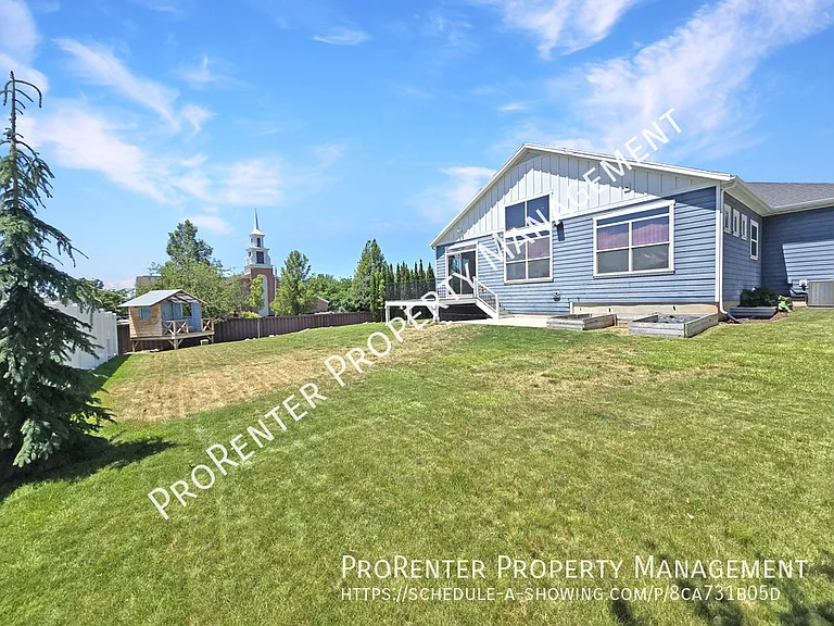 1308 E Maple Way — Photo 3