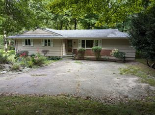 15 Park Ln, Woodbridge, CT