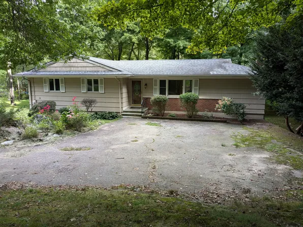 15 Park Lane, Woodbridge, CT 06525