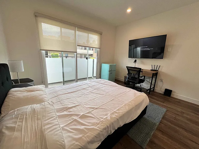 1832 Selby Ave — Photo 18