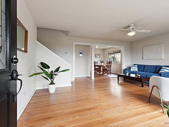 5th image of 2027 Vista Del Rio Street