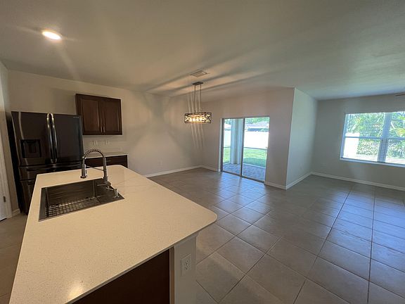 5th image of 1102 SE 20th Ct