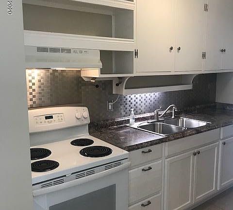 4th image of 27 Seminole Dr #27