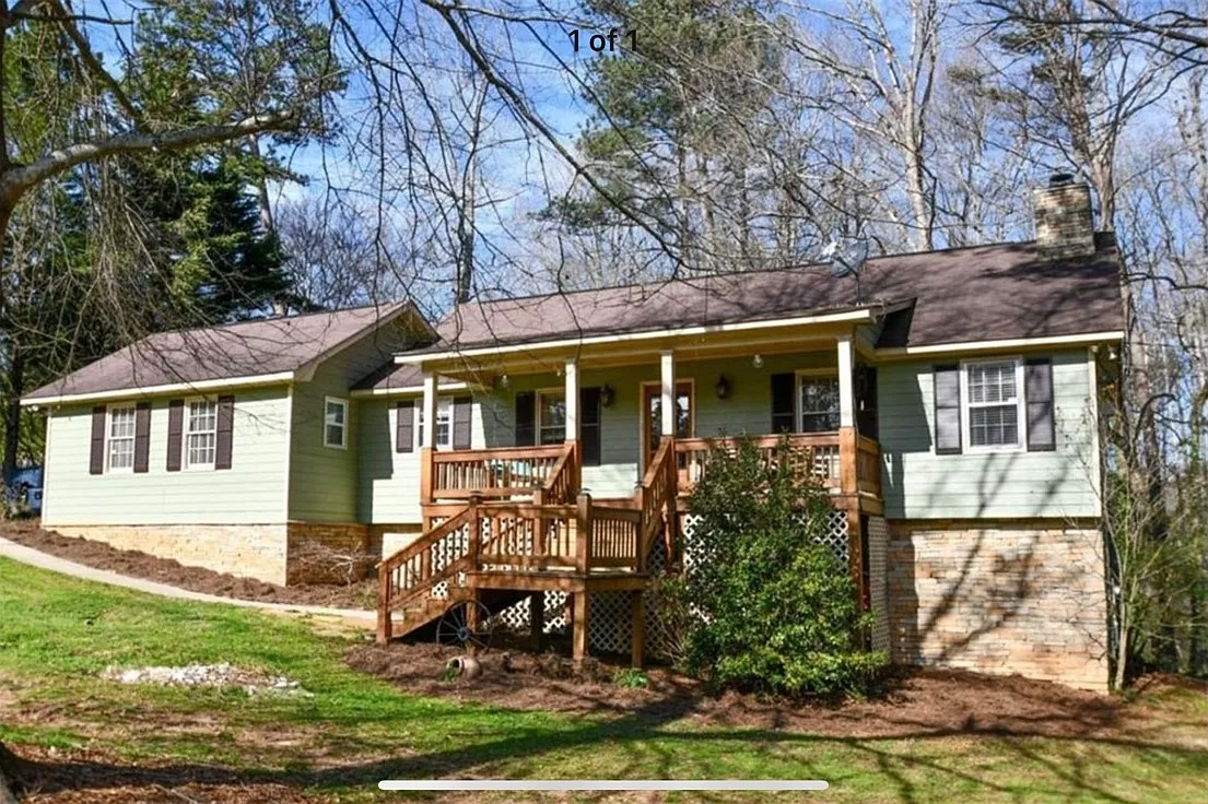 3 bed, 2.5 bath, 1800 sqft, $2,450 — Photo 1