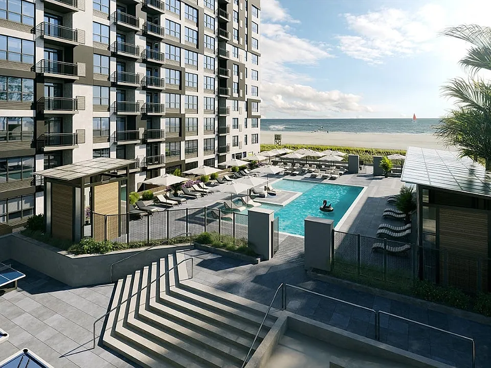 The Breeze at Long Beach