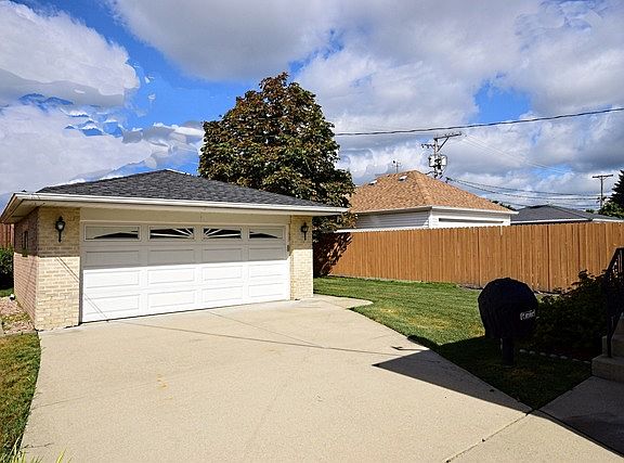 4th image of 7332 N Nora Ave