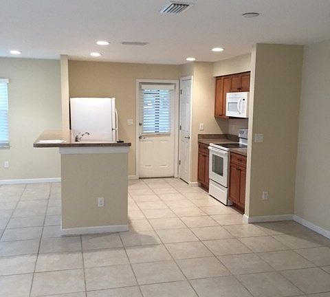 4th image of 201 Cecilia Ct