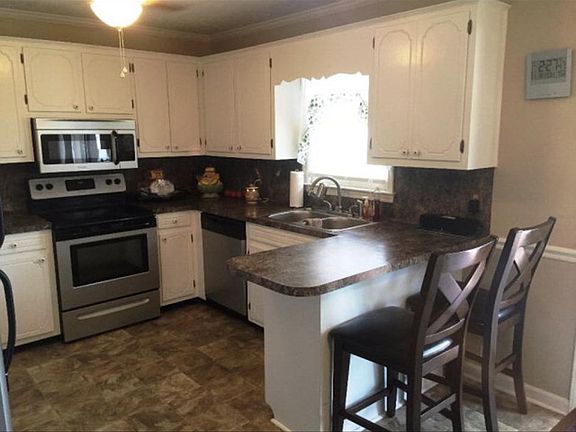 2nd image of 131 Ashwood Pl