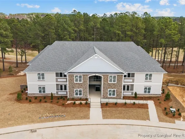 260 Gallery Dr #304, Spring Lake, NC 28390