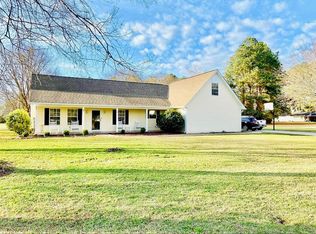 300 Forest Hills Dr, Douglas, GA 31535