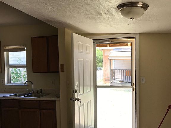 2nd image of 130 Caldwell St #1