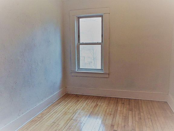 Bedroom #1 of 3. All about same size.
