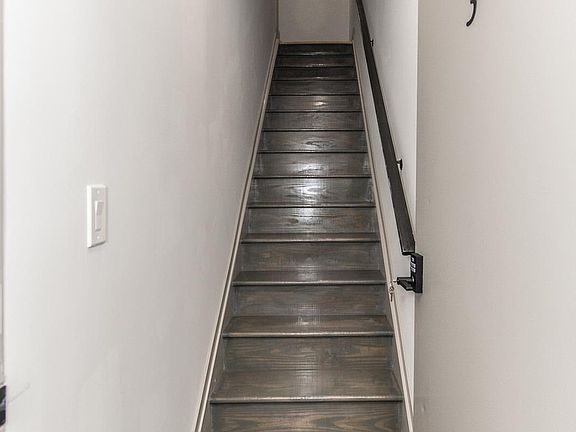 2nd image of 2822 W Oxford St #3