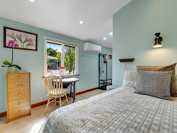4th image of 8390 Park Ave