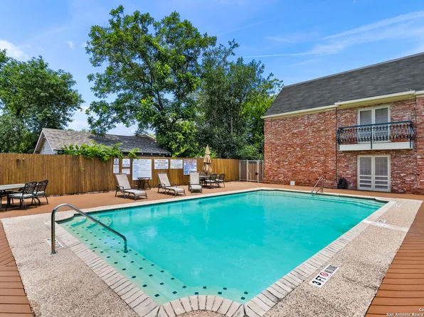 8033 N NEW BRAUNFELS AVENUE #400 D, San Antonio, TX 78209