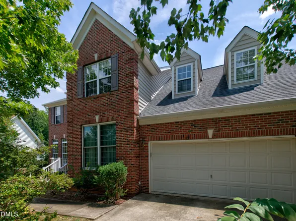 533 Carriage Woods Cir, Cary, NC 27513