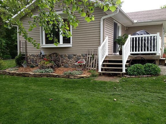 228 Hackberry St Amazonia