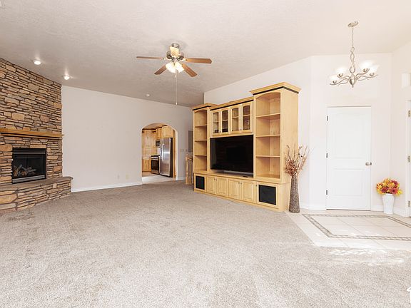 5th image of 752 W 60th St N