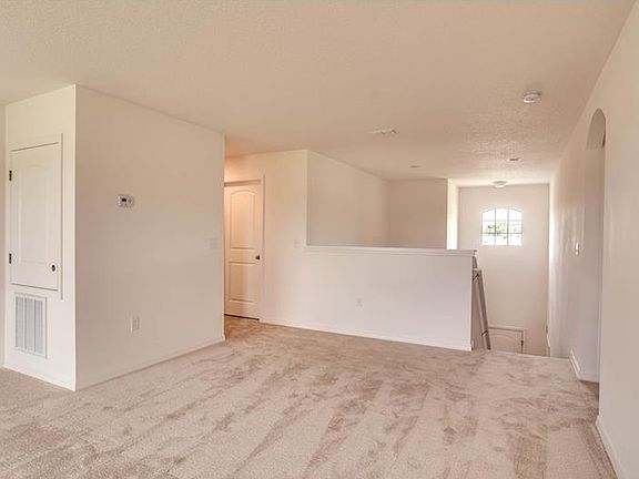 4th image of 1071 Woodlark Dr