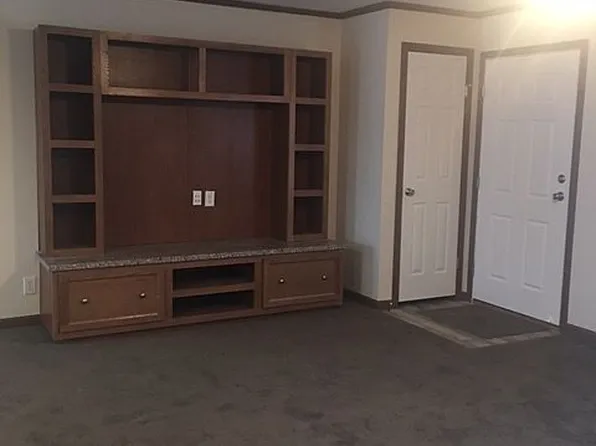 1889 Santa Fe Trl, Hartland, MI 48353