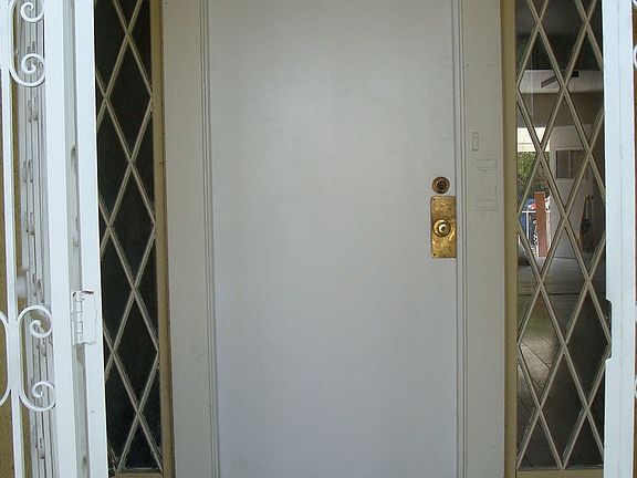 2nd image of 1100 1/2 W Florence Ave