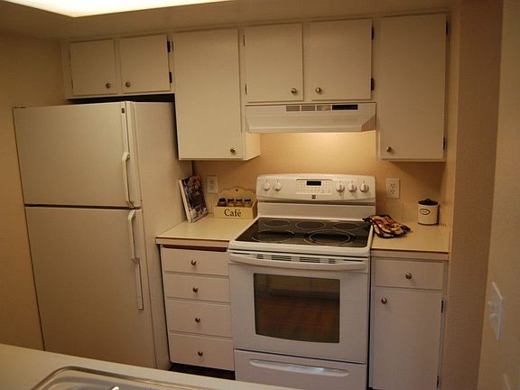 2nd image of 9927 NE 124th St #S205